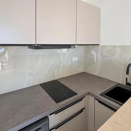 Gorgeous In With View