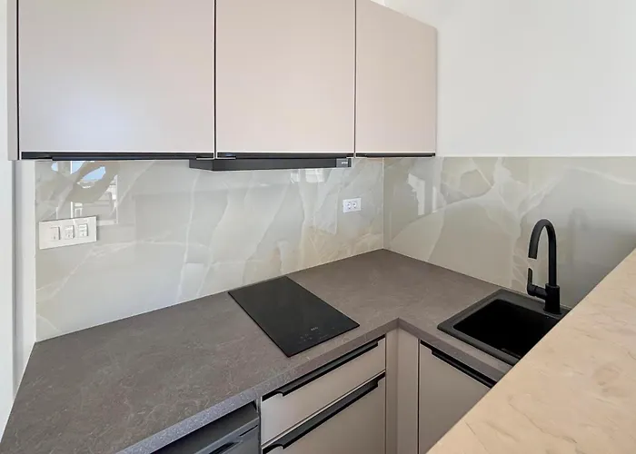 Gorgeous In With View